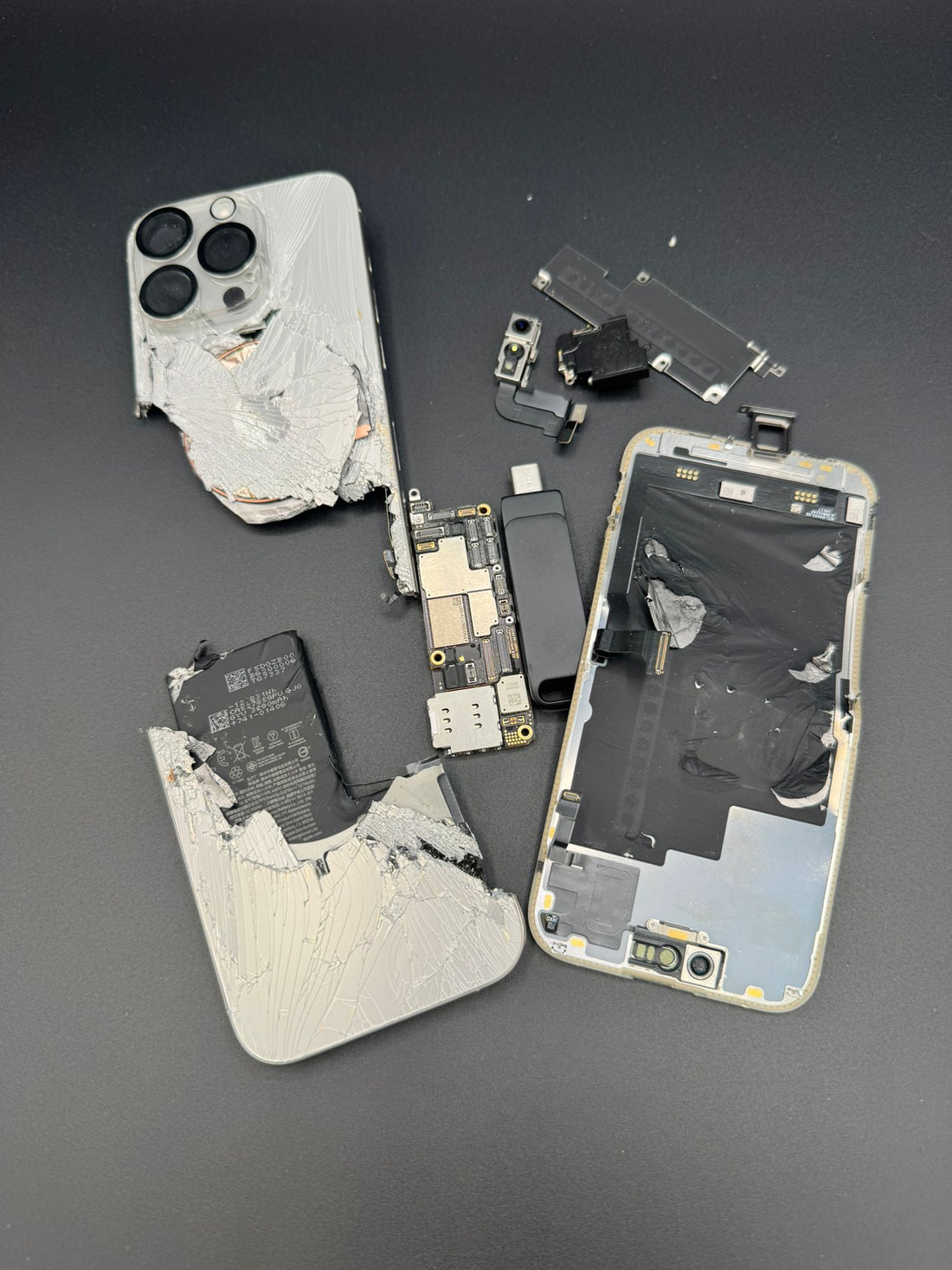 iPhone 15 Pro mutwillig zerstört – dennoch alle Daten gerettet! - Handyschmiede-saar